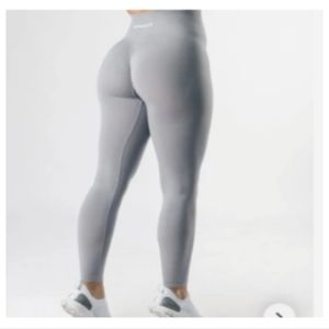 Alphalete Amplify Light Grey